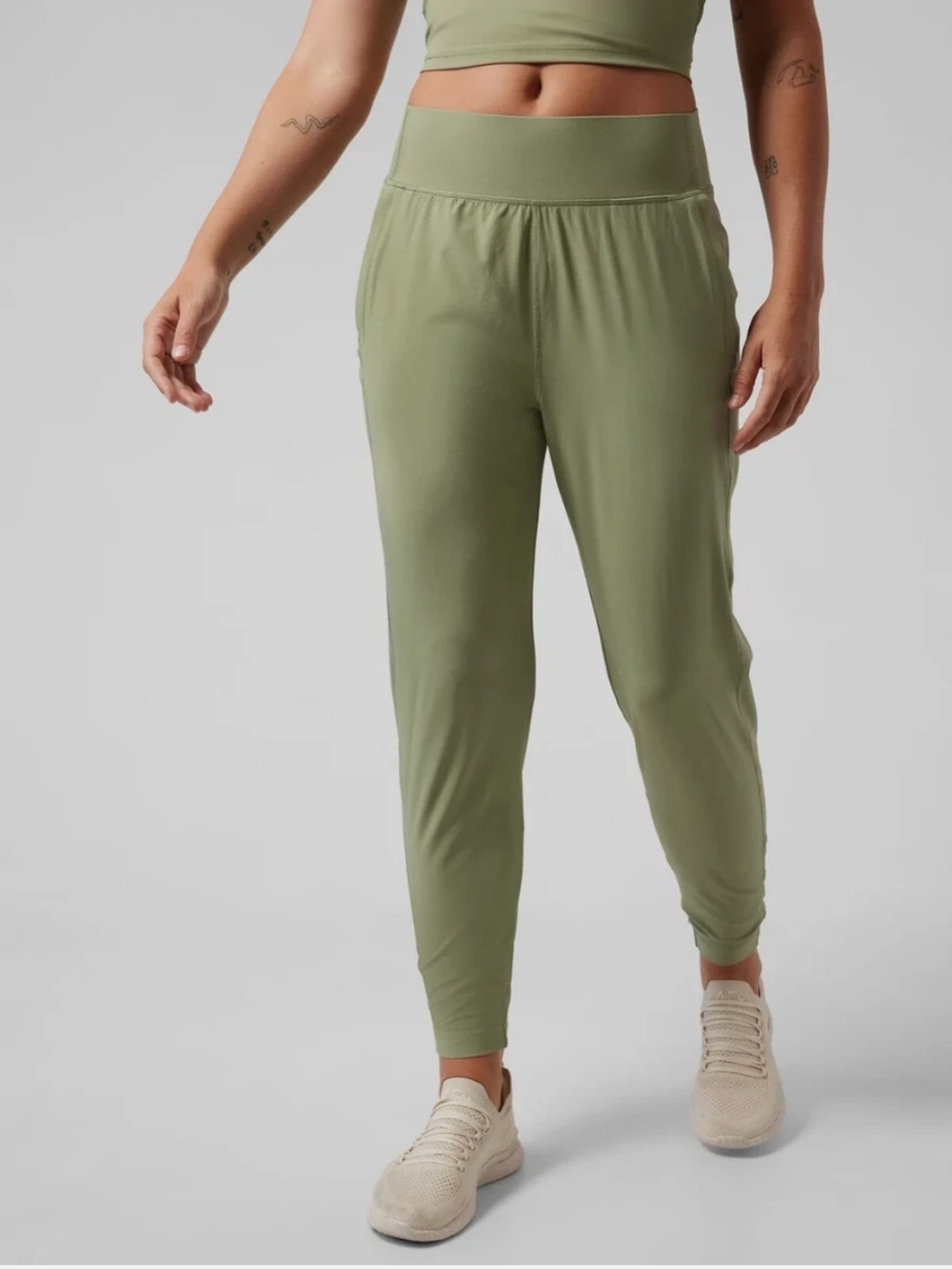 Athleta Run with It High-Rise Relaxed Fit Joggers Pants Olive green size S